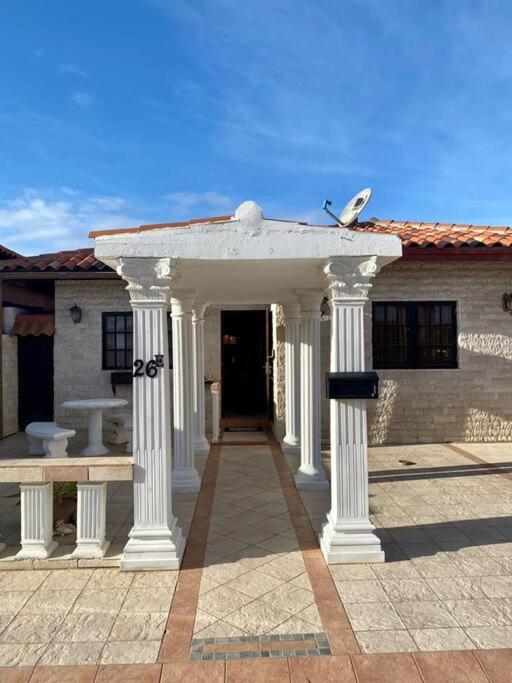 3-Bedroom Villa With A Jacuzzi Noord Extérieur photo